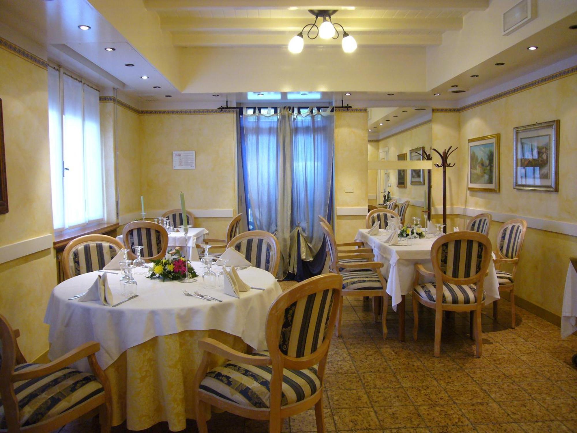לינה וארוחת בוקר לונאטו Trattoria Bettola מראה חיצוני תמונה