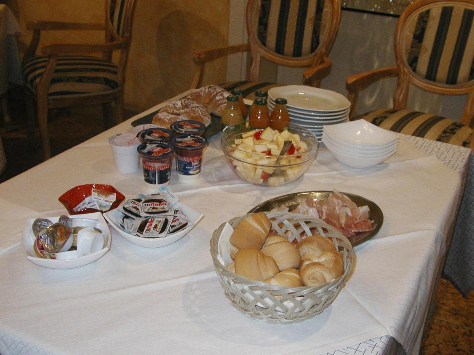 לינה וארוחת בוקר לונאטו Trattoria Bettola מראה חיצוני תמונה